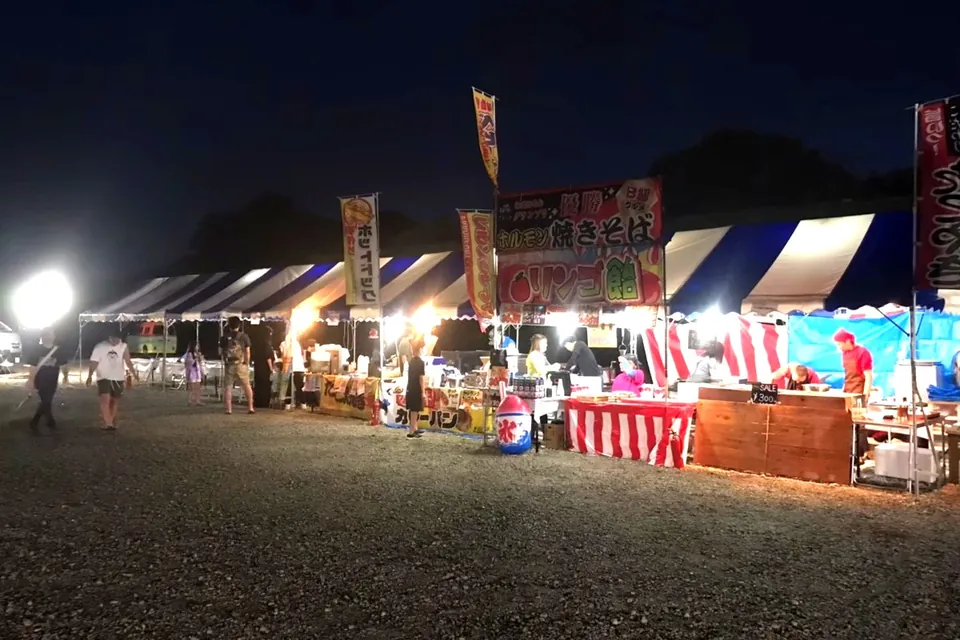 露店や出し物で楽しめる
